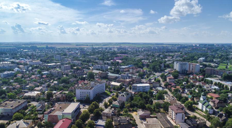 Onze autoverhuurservices bieden een gevarieerde selectie van voertuigen in Rivne.